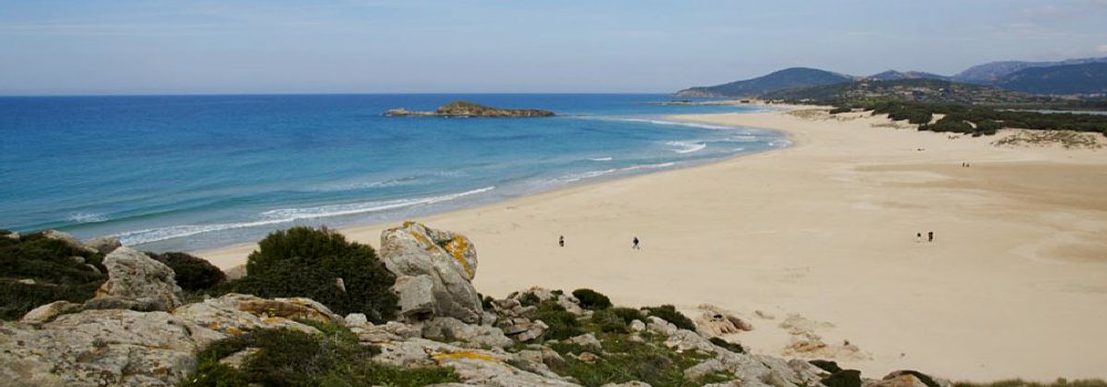 Chia: spiagge, cosa vedere e hotel consigliati - Sardegna.info